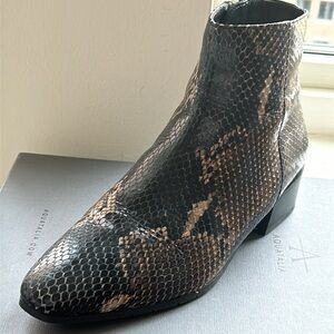 Aquaitalia leather snake print womens waterproof boots, size 8.5M.New in box!